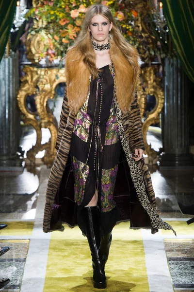 Look 15